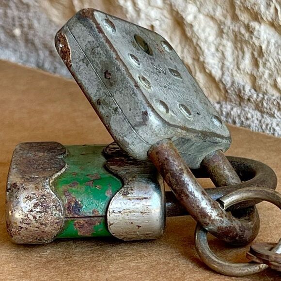 Vintage Rustic Rusty Decor Interlocked Mini Padlocks with Keys Set of 2 - Picture 15 of 16